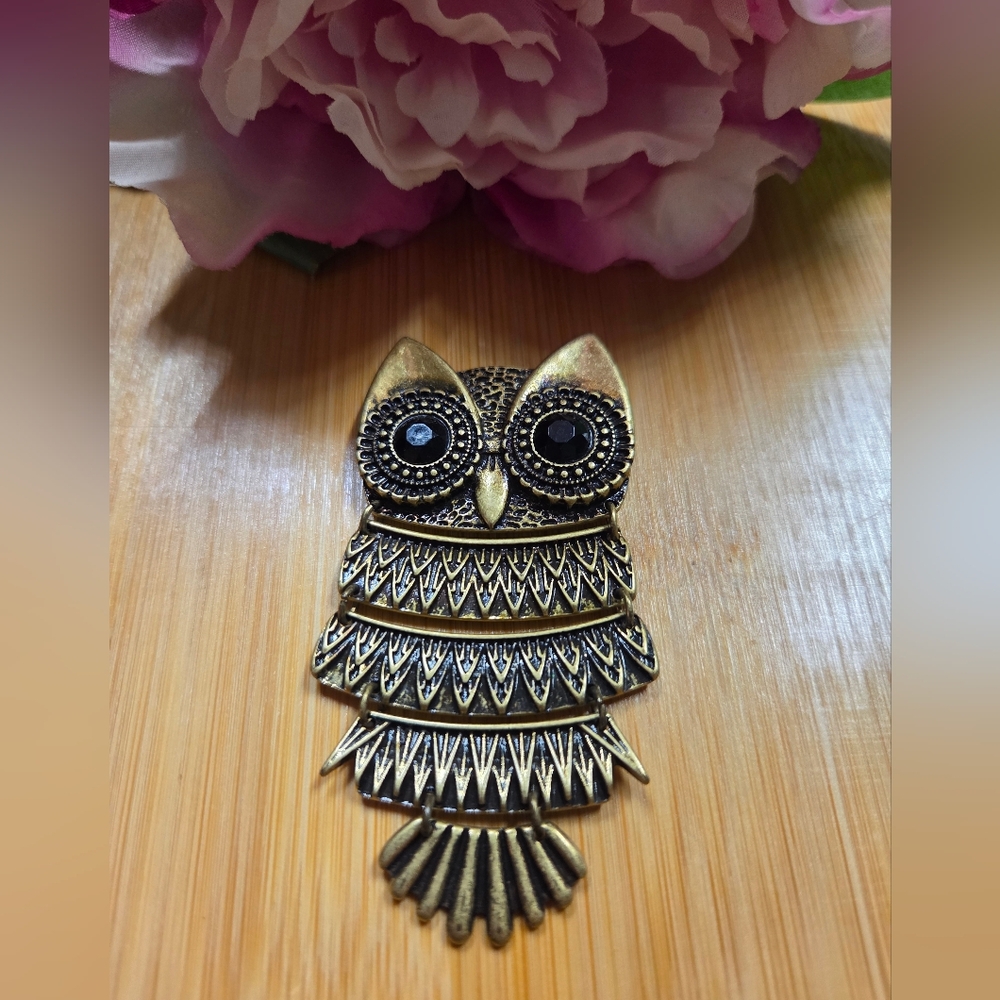 Gold Owl Brooch - Picture 3 of 3
